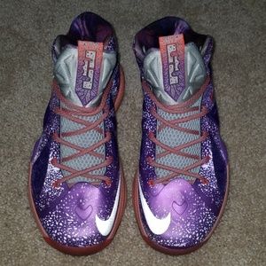 Lebron 10 All star Area 51 5Y or 6 Women